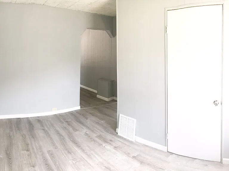 9964 Meadow Ave — Photo 1