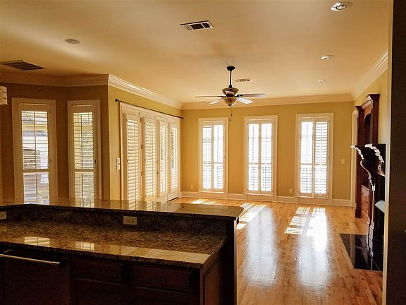 2nd image of 1539 Escadrille Dr