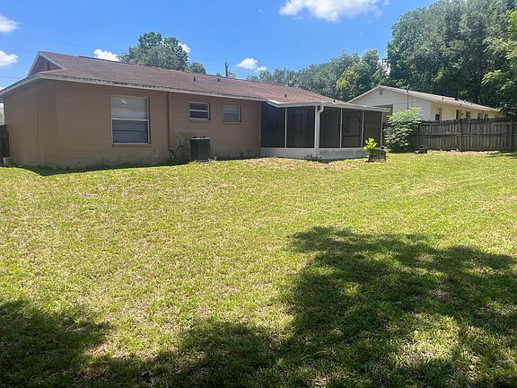 4th image of 27167 Wakefield Dr