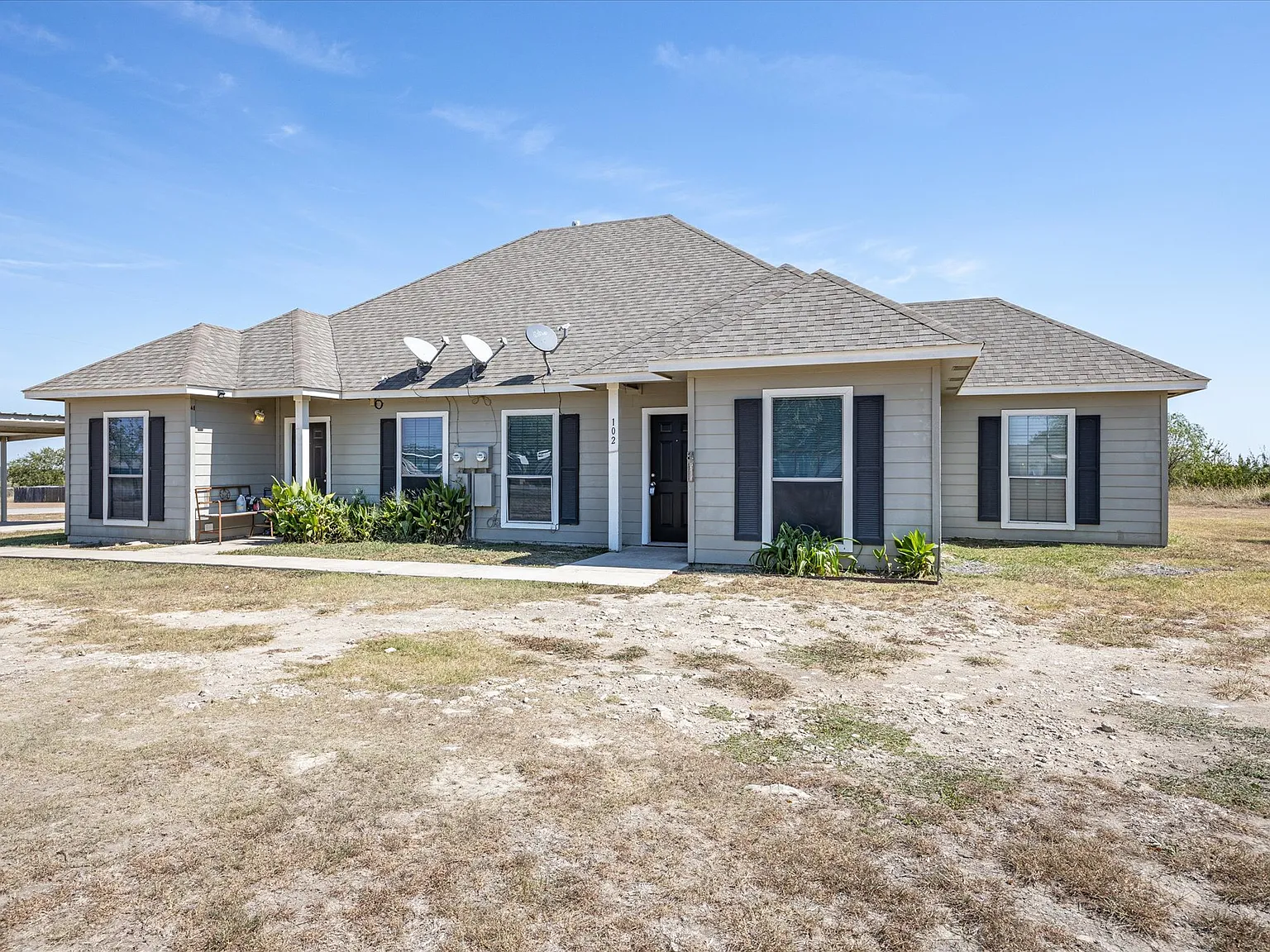 3 bed, 1062 sqft, $1,450 — Photo 1