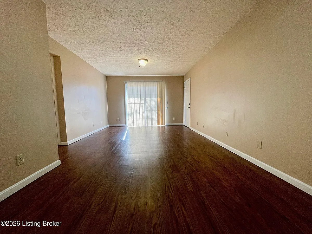 Building Photo - 907 E Hackberry St #104