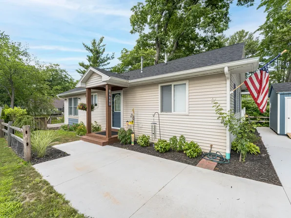 22770 Oak St, Pierson, MI 49339