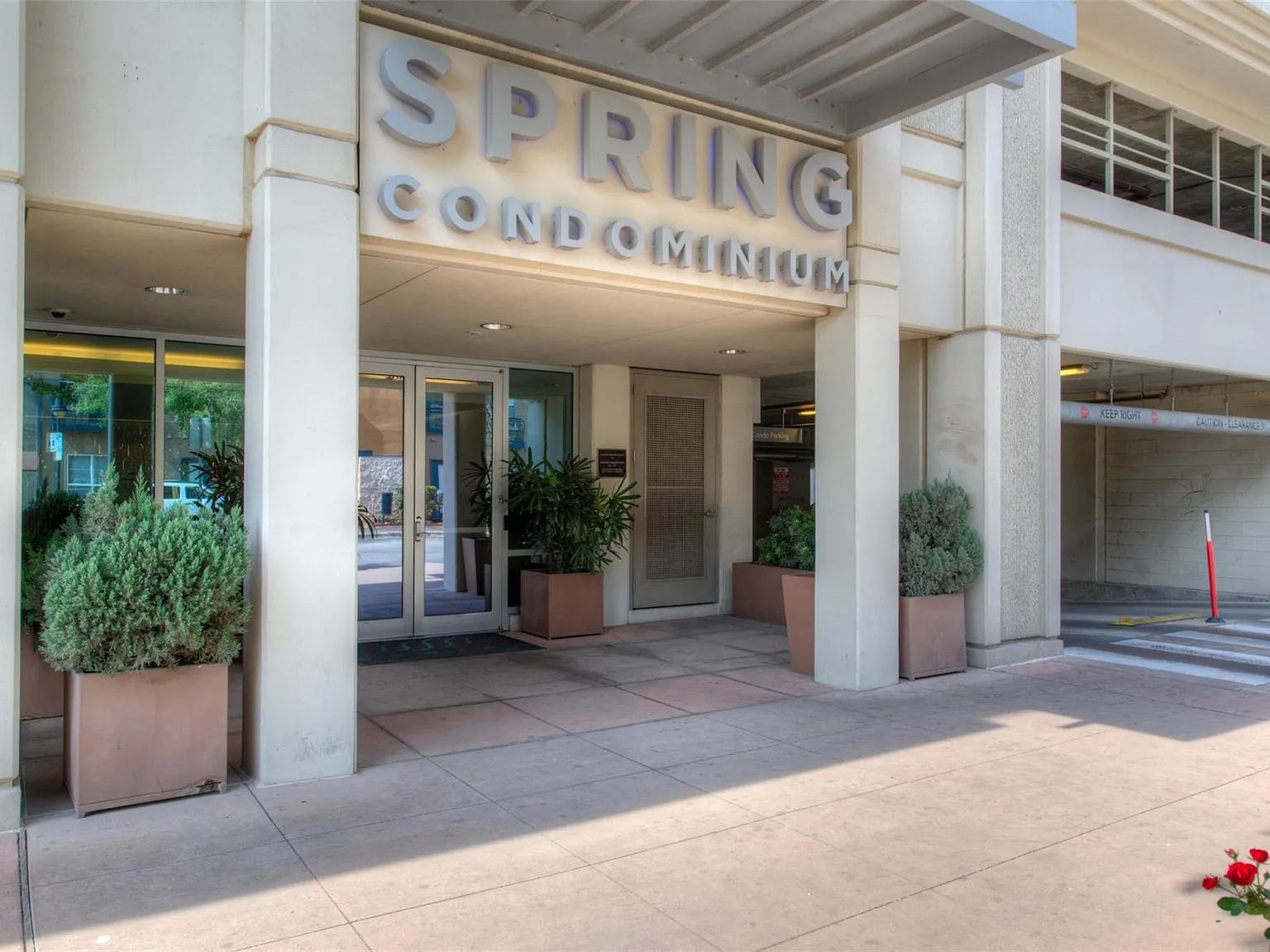 1 bed, 1.5 bath, 980 sqft, $2,450 — Photo 2