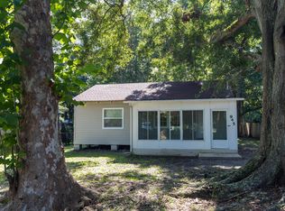 945 Odessa Dr E, Jacksonville, FL 32254