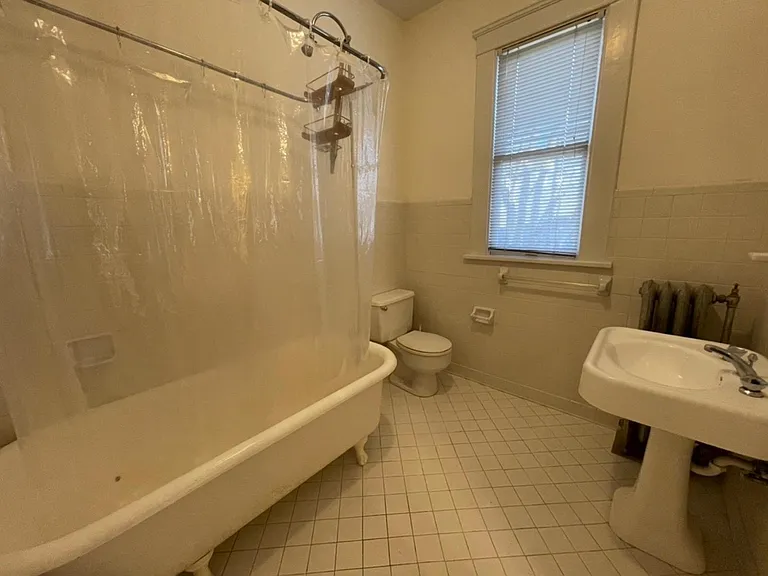 501 E Kingston Ave #E — Photo 16