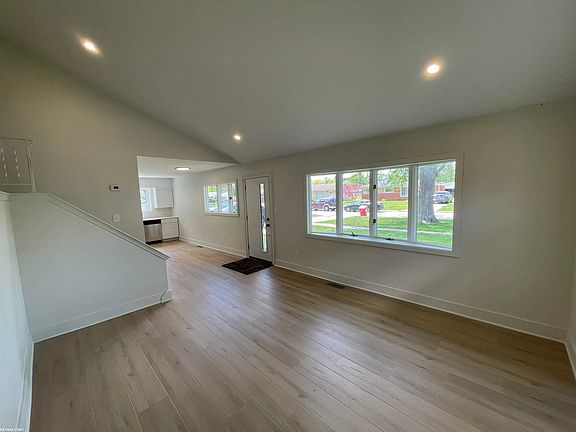 5th image of 36550 Weideman St