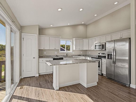 4th image of 613 Summer Pointe Dr