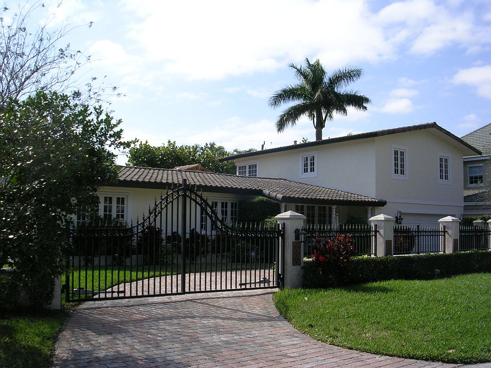 1st image of 2842 NE 23rd St
