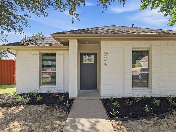 4th image of 924 Edgefield Trl