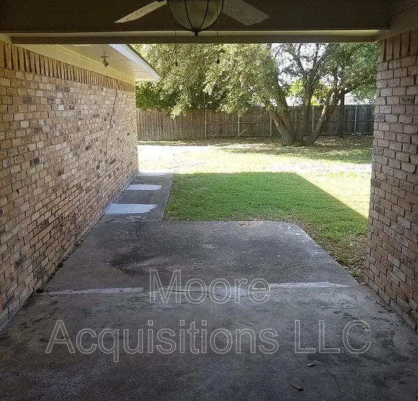 1833 Skyline Dr — Photo 17