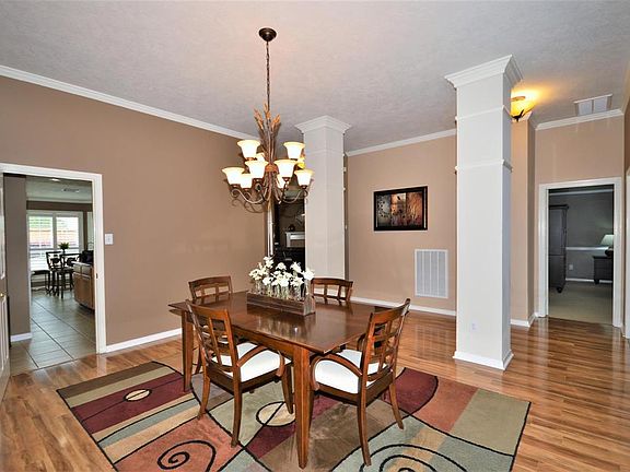 5th image of 409 Jessamine Way