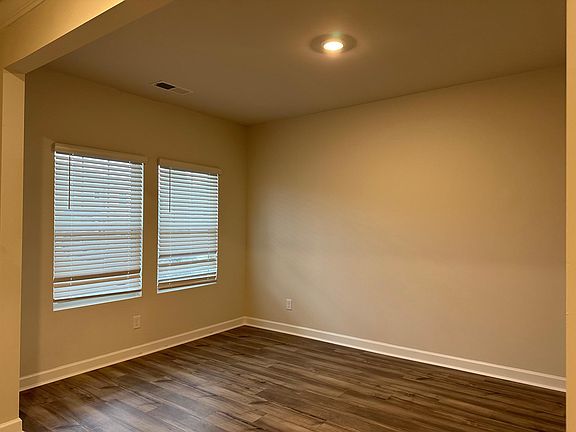 4th image of 127 Johns Cardinal Dr