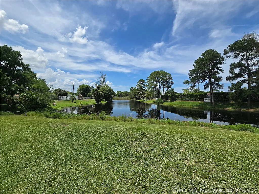 4 bed, 2.0 bath, 1395 sqft, $3,000 — Photo 3
