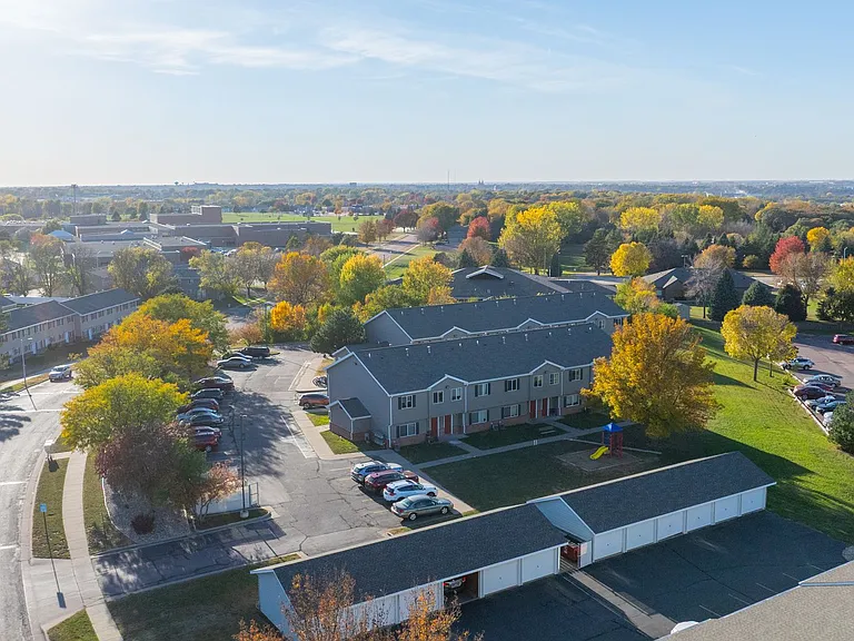 Quail Hollow Townhomes — Photo 15