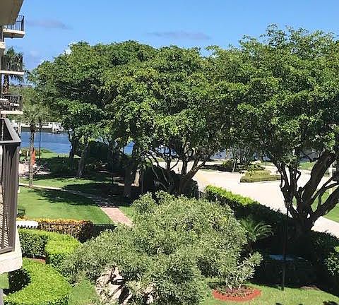 WALKING TO POOL AND INTECOASTAL