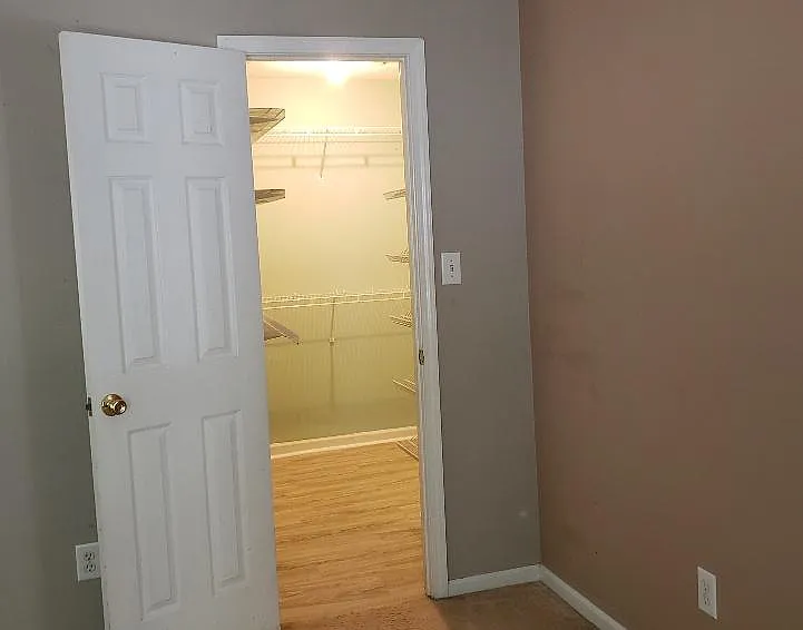 mbr walk in closet