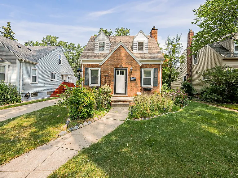21530 Olmstead St — Photo 39