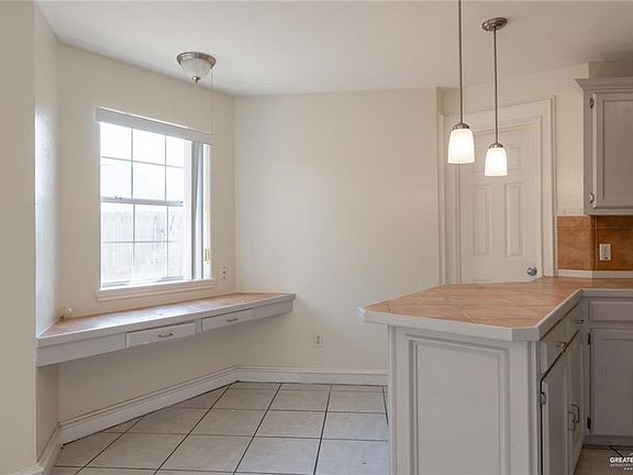 4th image of 304 Ashley Dr