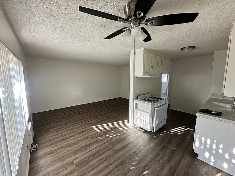 Pampas Lane Apartments — Photo 7