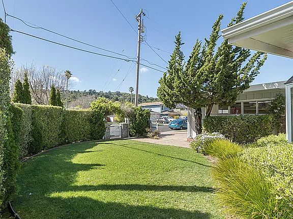 4th image of 2 Somerset Ln