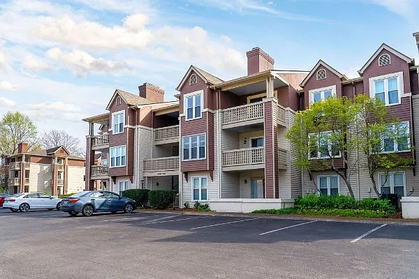 258 Hillsboro Pl