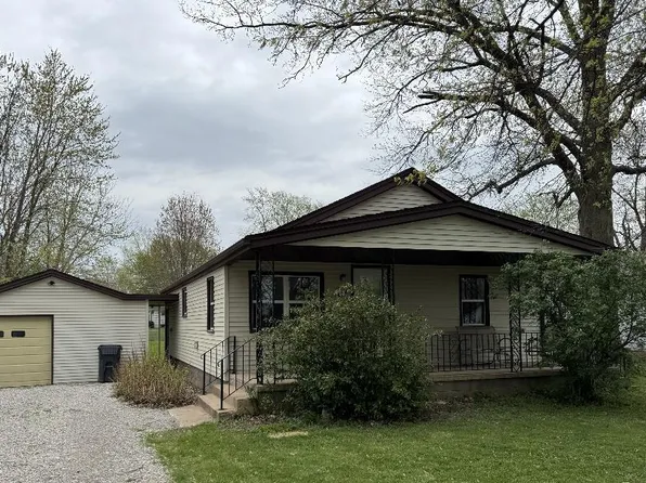 61 Pine Trl, Fairview Heights, IL 62208