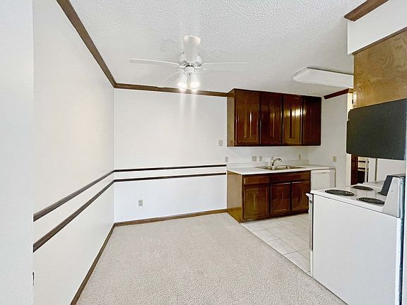 4th image of 3000 W River Pkwy S #212