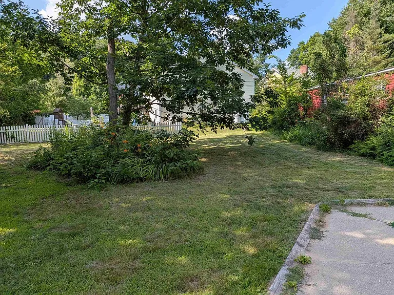 14 Seagroves St — Photo 22