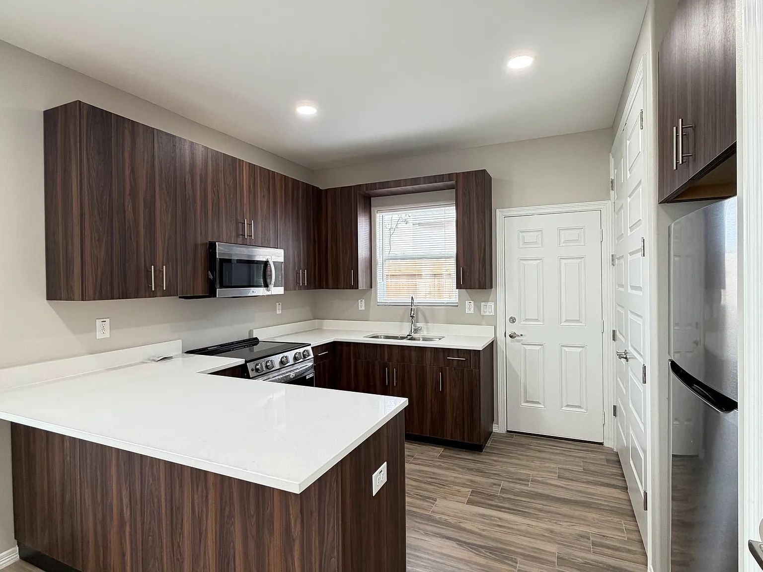 2 bed, 876 sqft, $1,100 — Photo 4