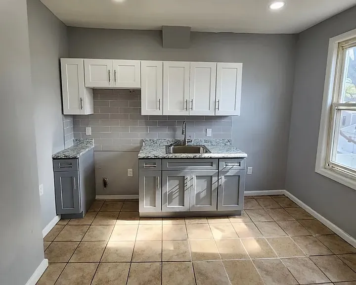80 Brookdale Ave #3L — Photo 1