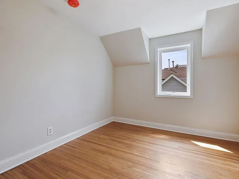 314 12th Ave NE — Photo 52