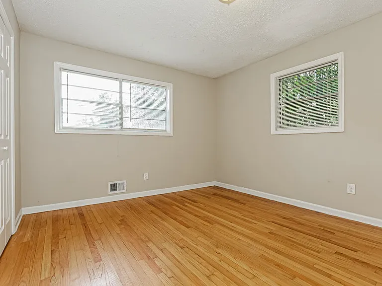 6570 Elsie St — Photo 12
