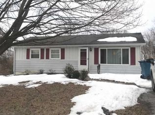 2002 Acorn Ln, Red Lion, PA 17356