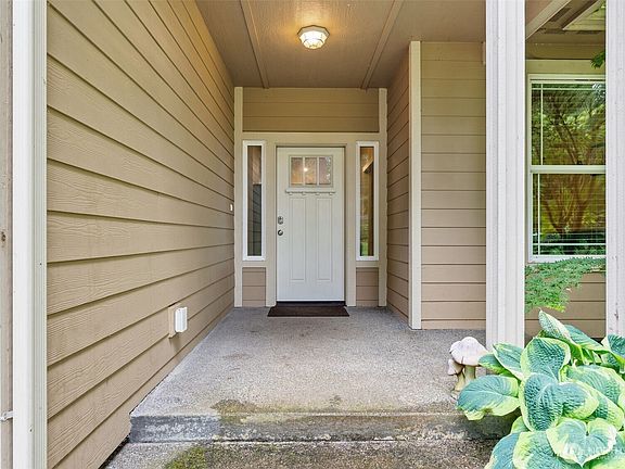 5th image of 113 35 Hazel Drive
