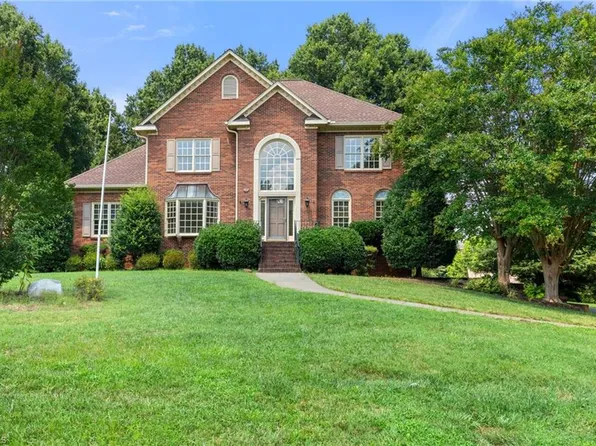 4413 Lochurst Dr, Pfafftown, NC 27040