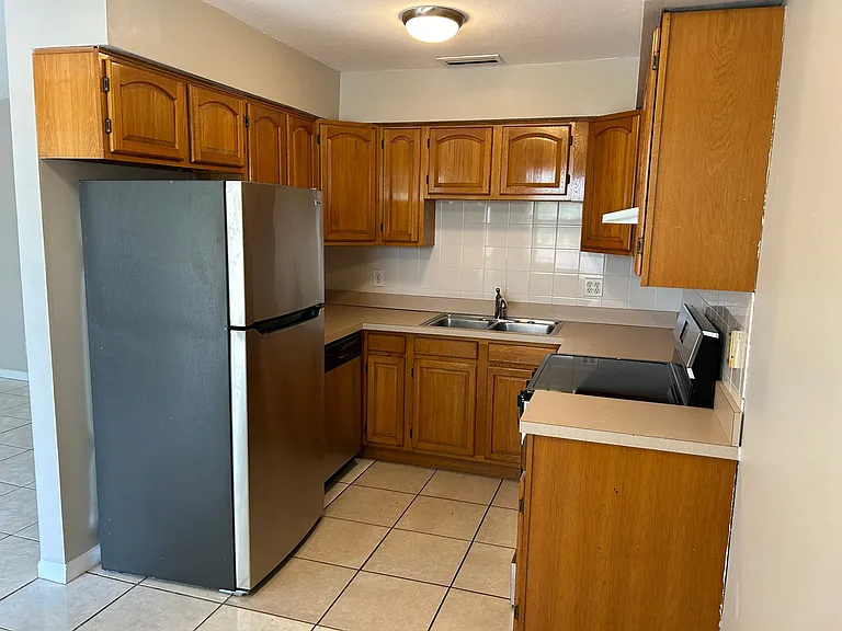 2502 Bay Blvd #6 — Photo 11