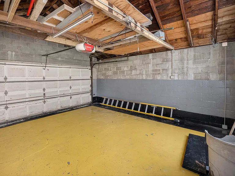 Garage with 2 door openers