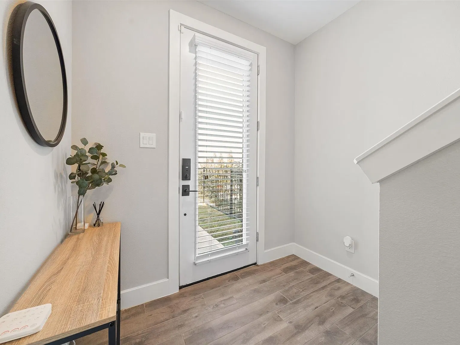 3 bed, 3.5 bath, 1926 sqft, $2,950 — Photo 4