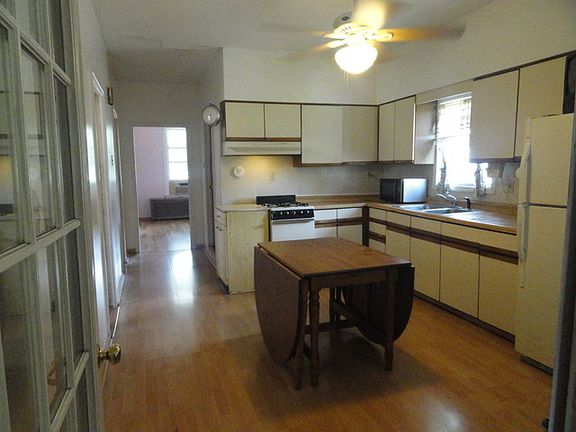 4th image of 10321 S Hoxie Ave