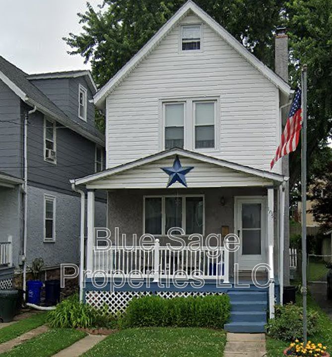 1st image of 105 W Broadway Ave