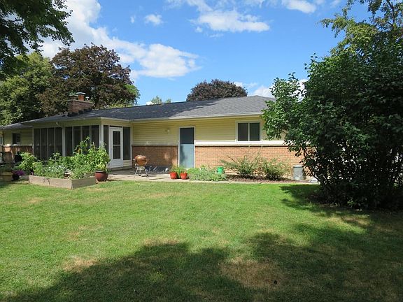3rd image of 4252 Castle Dr SE