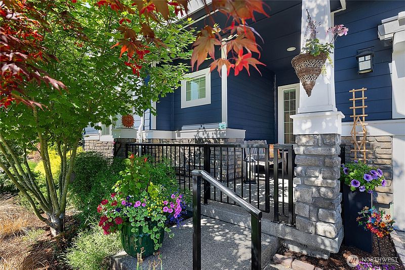 3rd image of 3347 Arrowroot Street SE