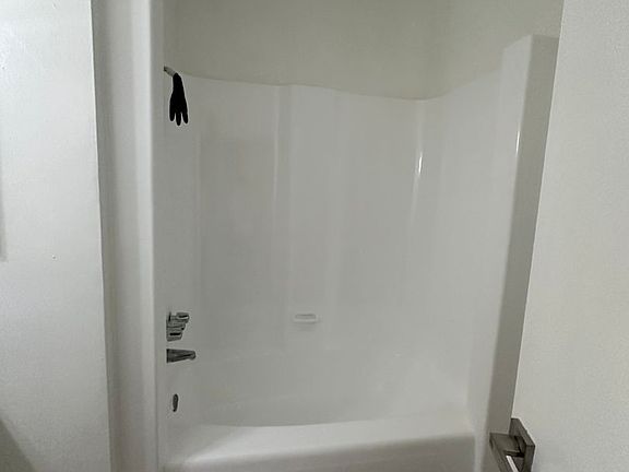 5th image of 820 S Kingsley Dr APT 107