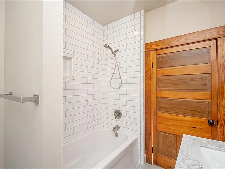 117 Montgomery Ave — Photo 41