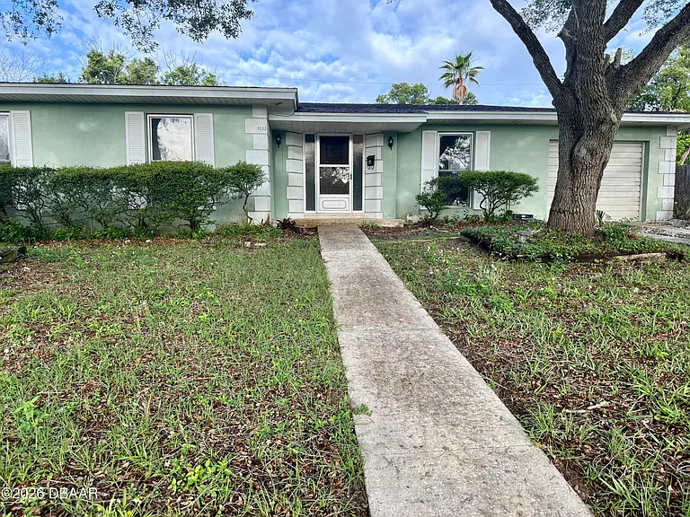 1032 Frost Ln — Photo 1