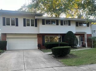 1812 Heather Ln, Northbrook, IL 60062