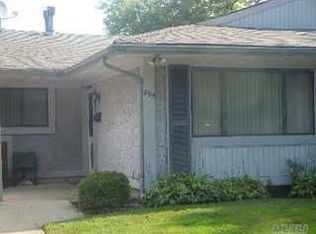 295 Feller Dr, Central Islip, NY 11722