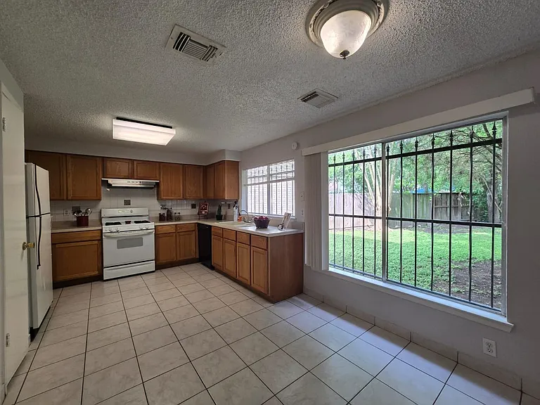 2915 Windchase Blvd — Photo 18