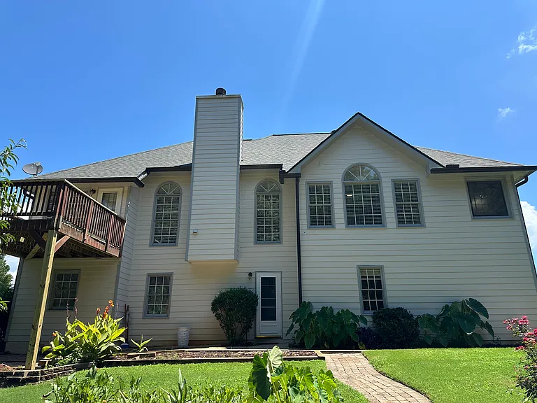 2220 Foster Dr — Photo 2
