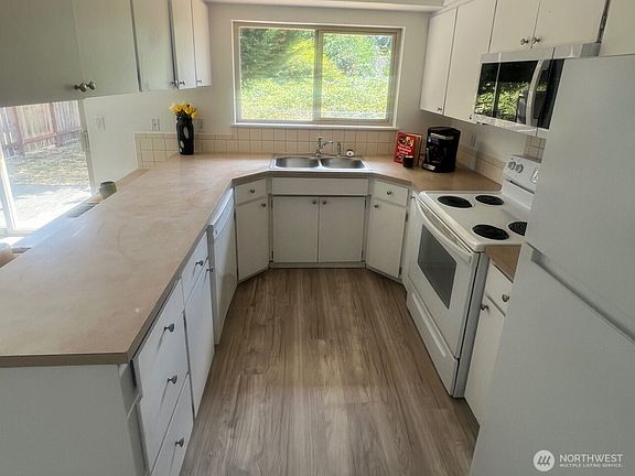 4th image of 418 130th Street Ct S